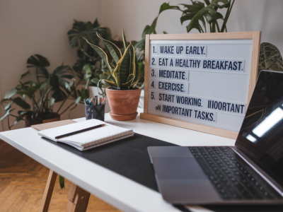 Guide pour combiner pomodoro et gestion des priorités afin de finir vos tâches importantes avant midi
